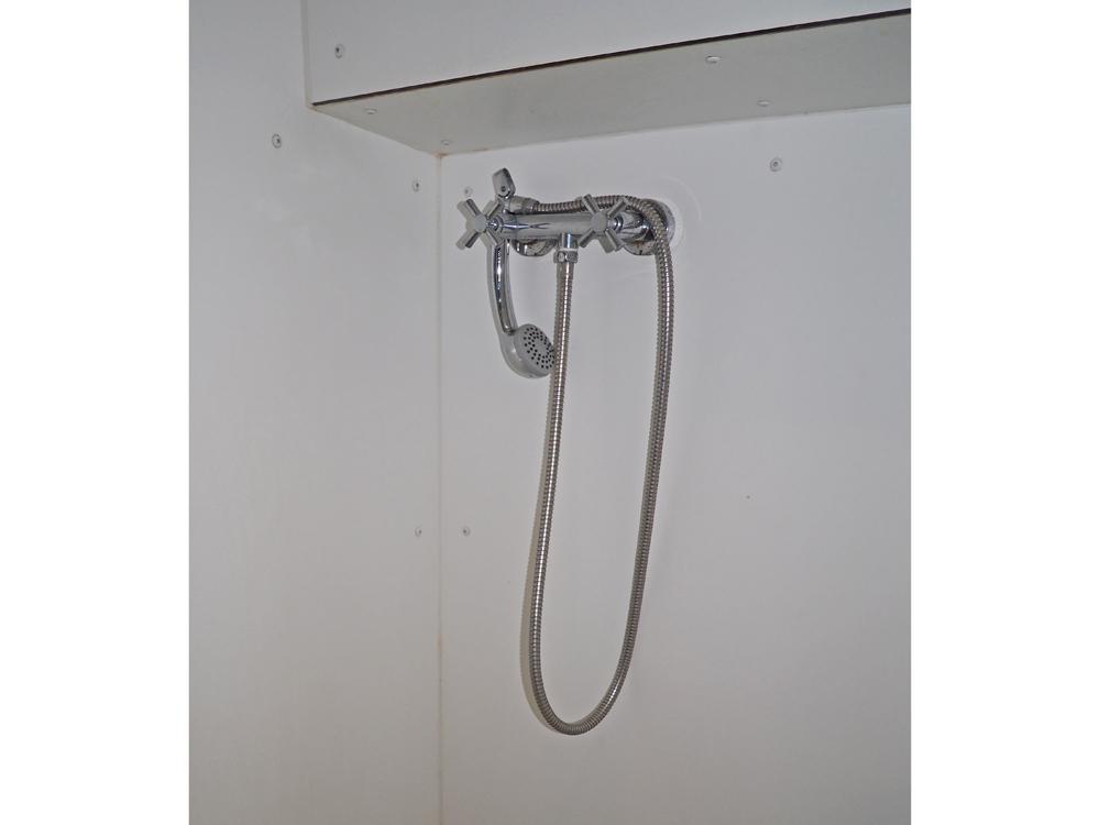 Cabin en avant, H&eacute;bergements